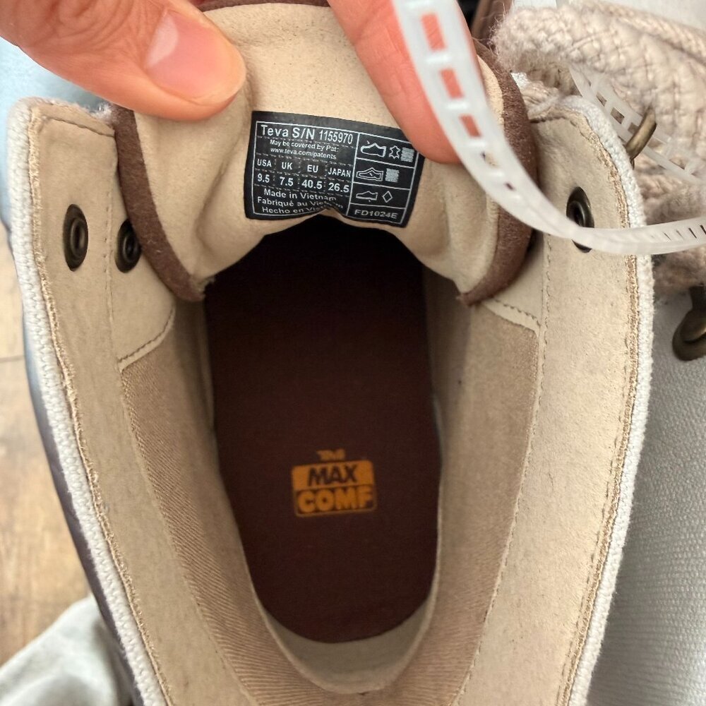 NEW Teva Midform Bootie (run small) - Picture 5 of 7